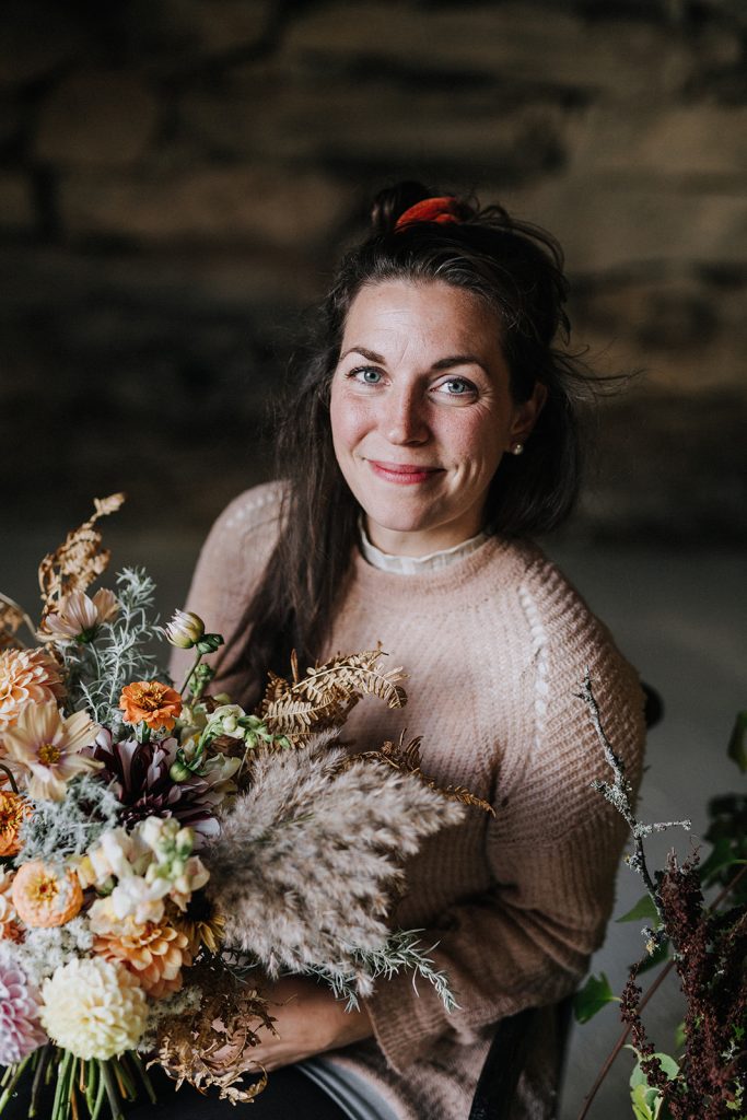 Sofia Sima blomsterkreatör och snittblomsodlare på Malva och Iris
