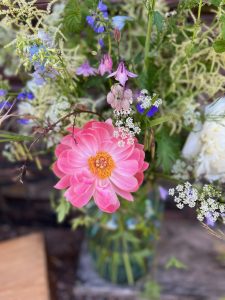 Bukett, blommor och sorgbinderi till begravning av Sofia Sima på Malva och Iris.