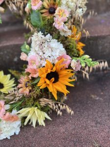 Bukett, blommor och sorgbinderi till begravning av Sofia Sima på Malva och Iris.