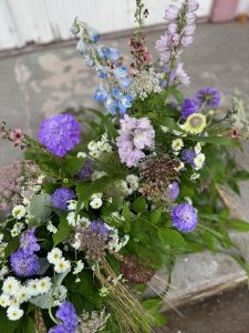 Bukett, blommor och sorgbinderi till begravning av Sofia Sima på Malva och Iris.
