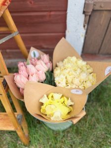Bröllopdekorationer, buketter och bröllopsbuketter av Sofia Sima på Malva och Iris.
