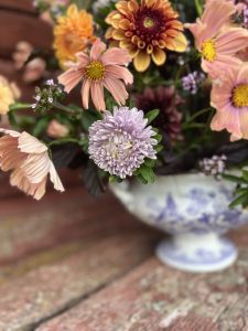 Blommor och buketter med höst i fokus av Sofia Sima på Malva och Iris.