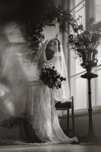 Brud med torkade blommor