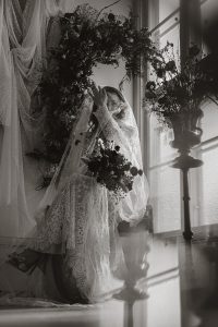 Brud med torkade blommor