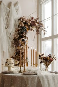 Blomsterbåge torkade blommor